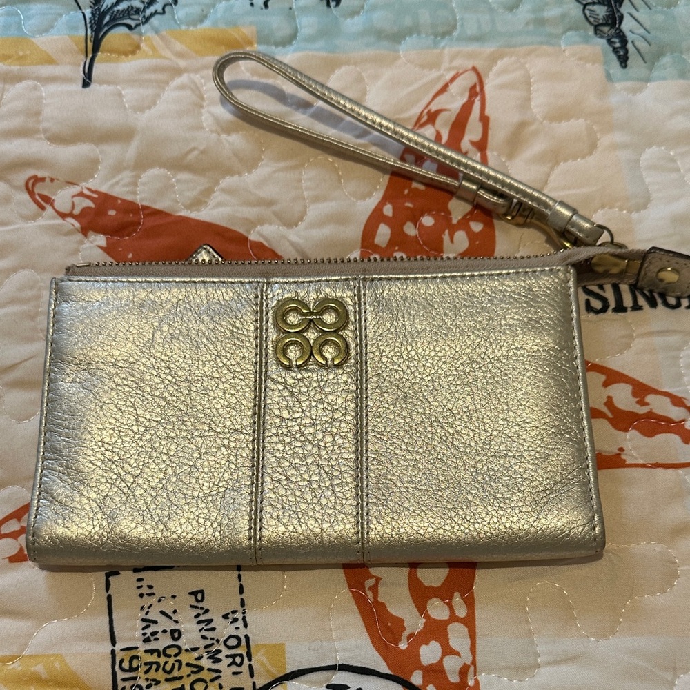 Single Metallic Gold Wristlet